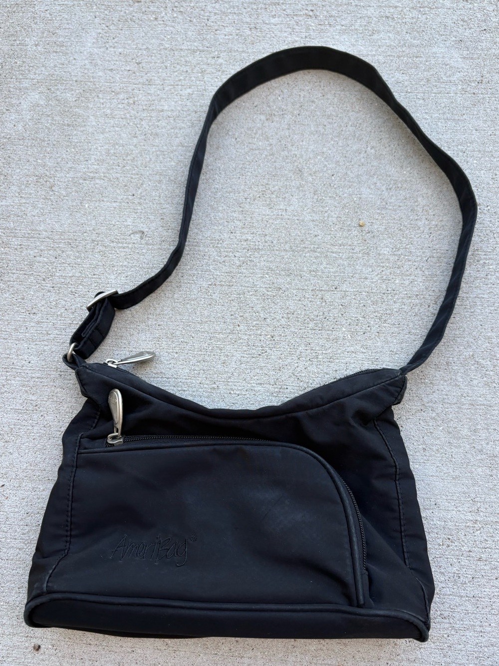 BLACK AMERIBAG CATSKILL COLLECTION WILLOW CROSSBODY BAG PURSE